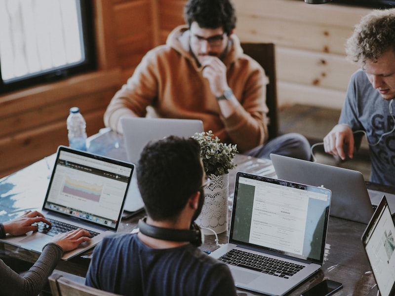 Servicii Contabilitate: Outsourcing vs In-House - Care Alegi?